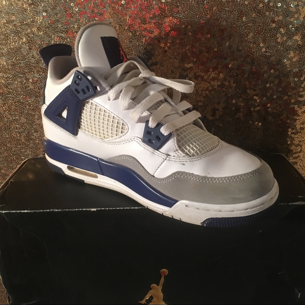 Jordan 4s - Picture 4 of 6
